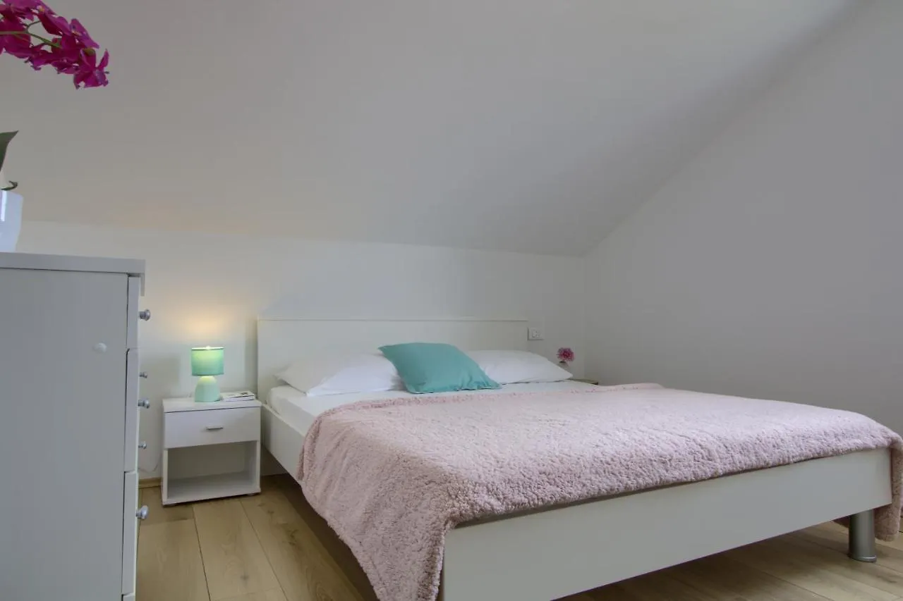 Apartment Summer Bliss Suite Preko