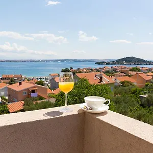 Apartment View, Preko